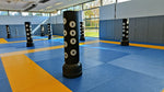 Punching bag immobile avec cibles numérotées.