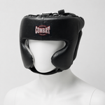 Casque de boxe en cuir COMBAT porté par un mannequin blanc sans visage