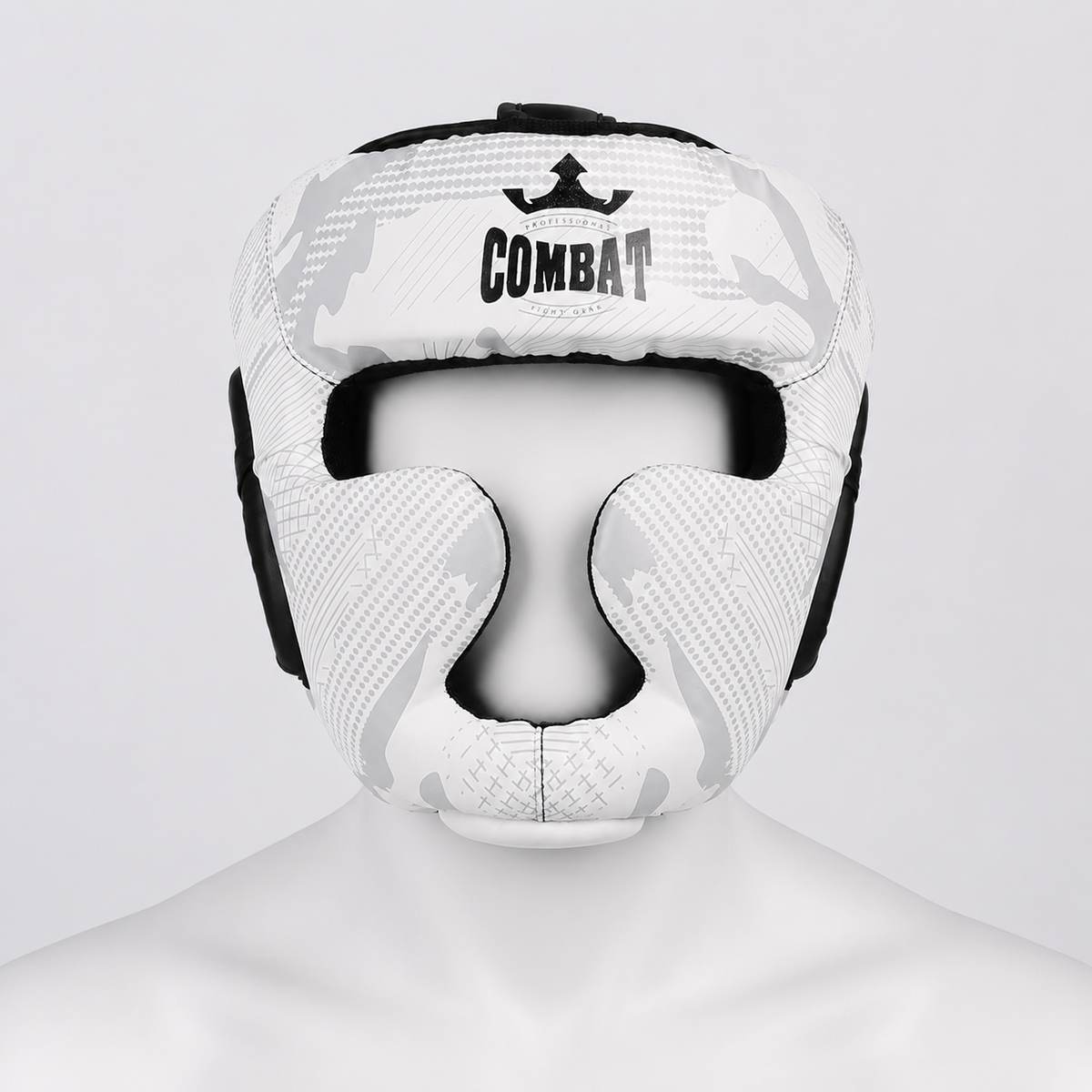 Casque de boxe COMBAT porté par un mannequin blanc sans visage
