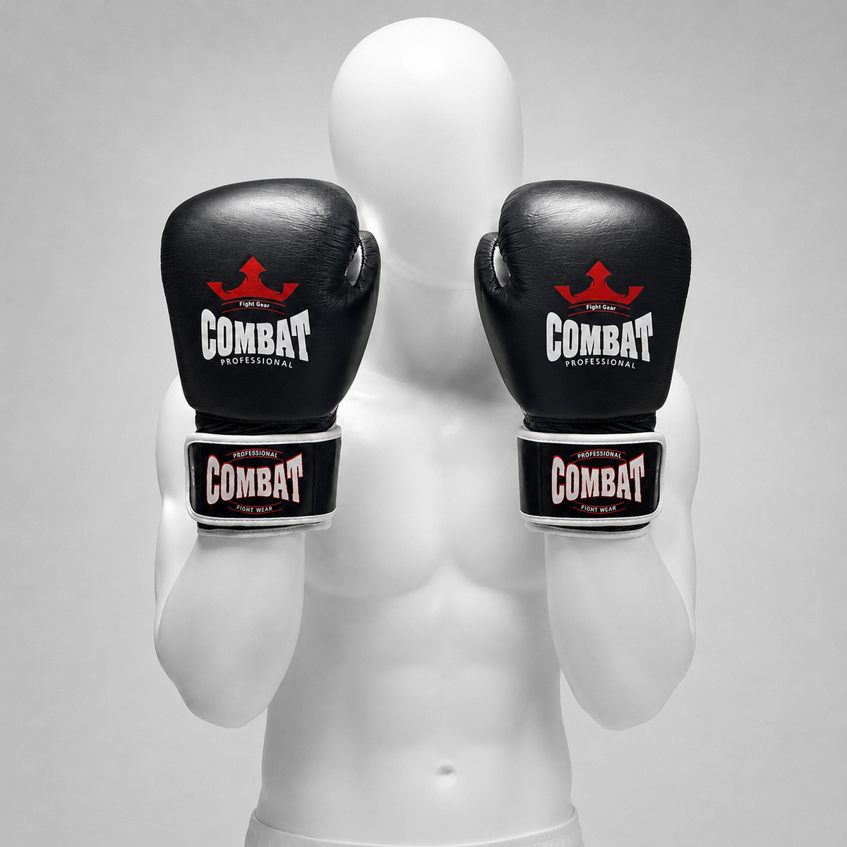 Gants de boxe Thunder portés dans le bon sens par un mannequin blanc sans visage