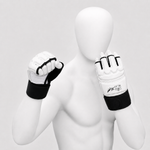 Mitaines Taekwondo JK sur mannequin, poing fermé avec doigts apparents