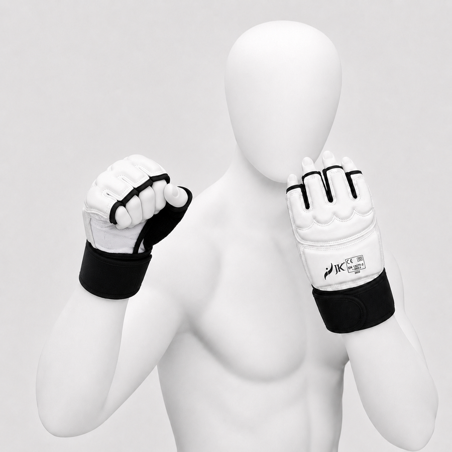 Mitaines Taekwondo JK sur mannequin, poing fermé avec doigts apparents